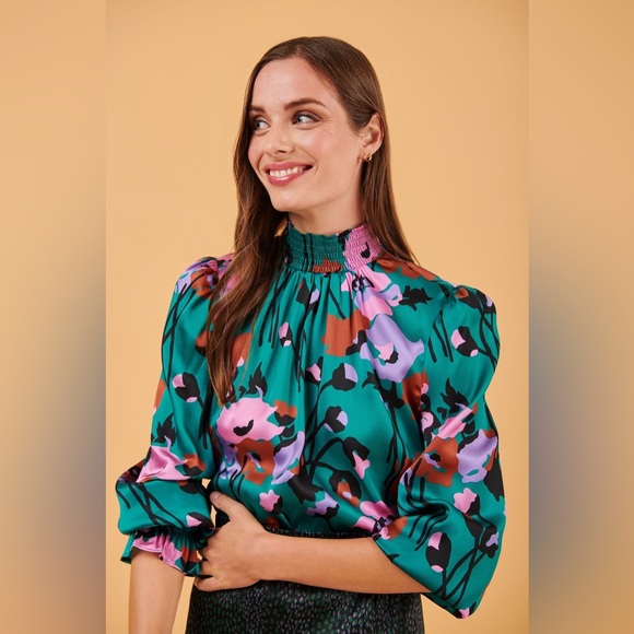 Tucker NYC Stella Top
Dini's Teal Floral in Crepe de Chine - Picture 5 of 8